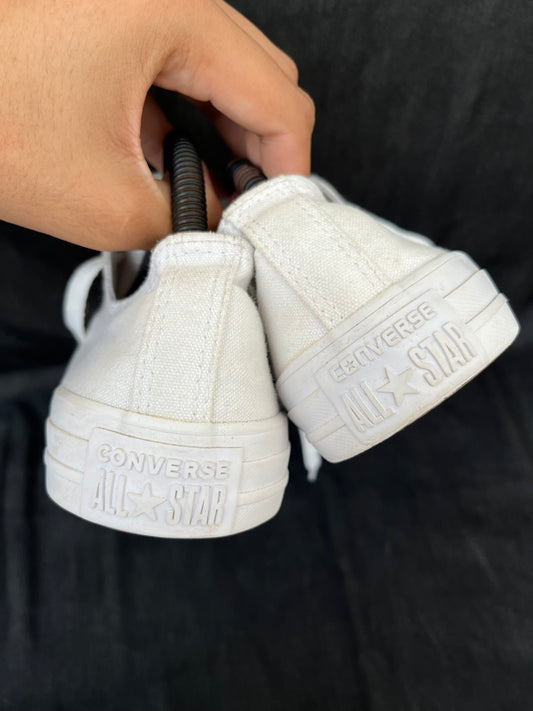 Full white lowtop converse