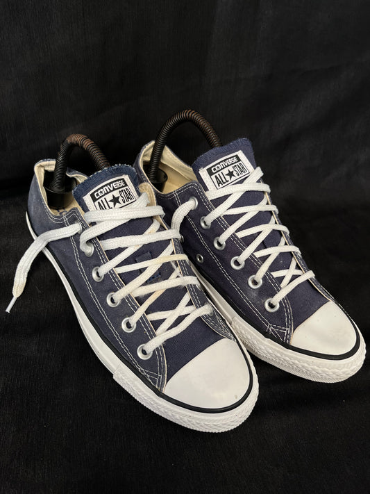 Blue lowtop converse