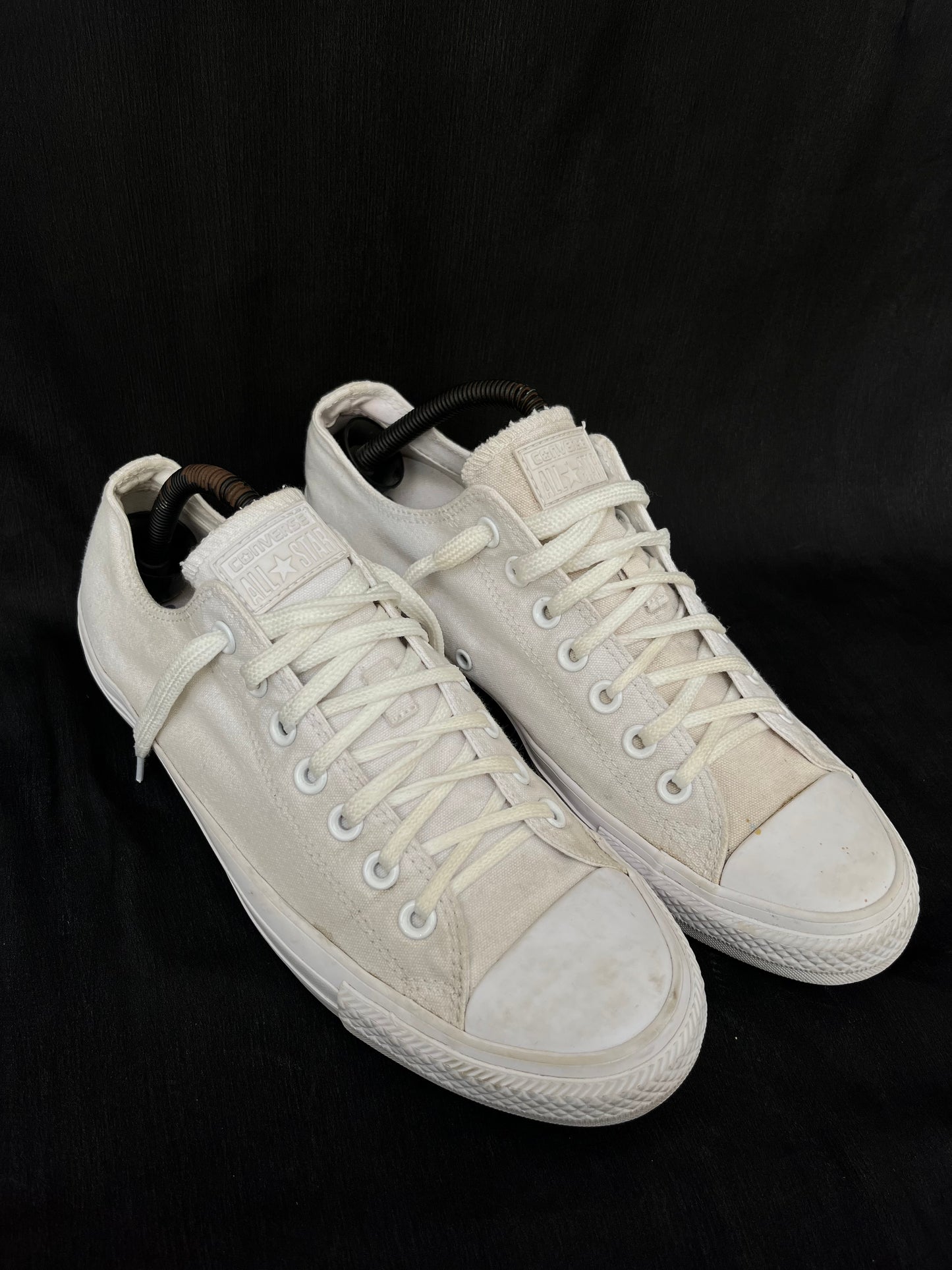 Full white lowtop converse