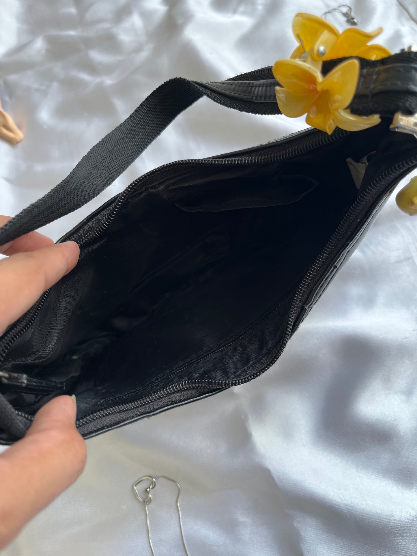 Black mini bag drop