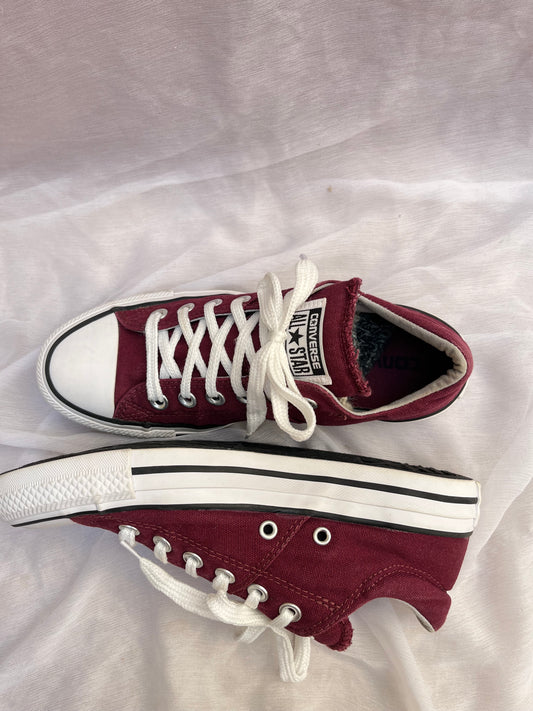 Dark maroon (deep Bordeaux) lowtop converse