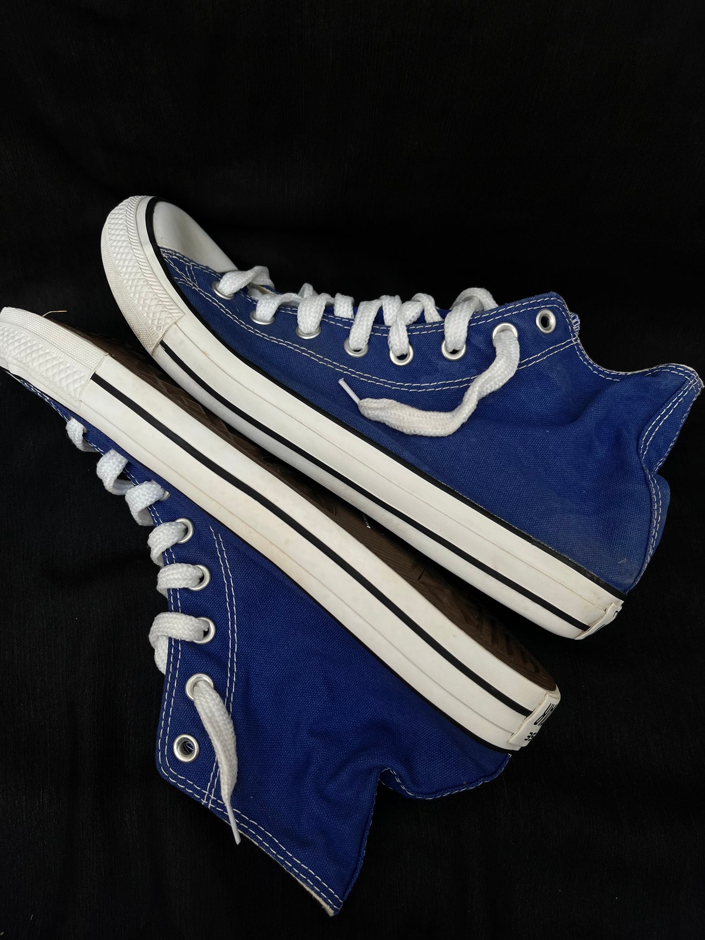 Royal blue hightop converse