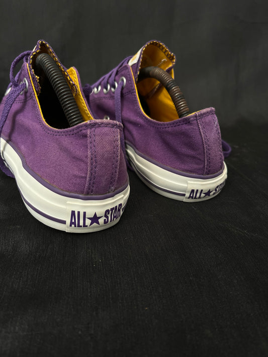 Dark purple lowtop converse (42.5)