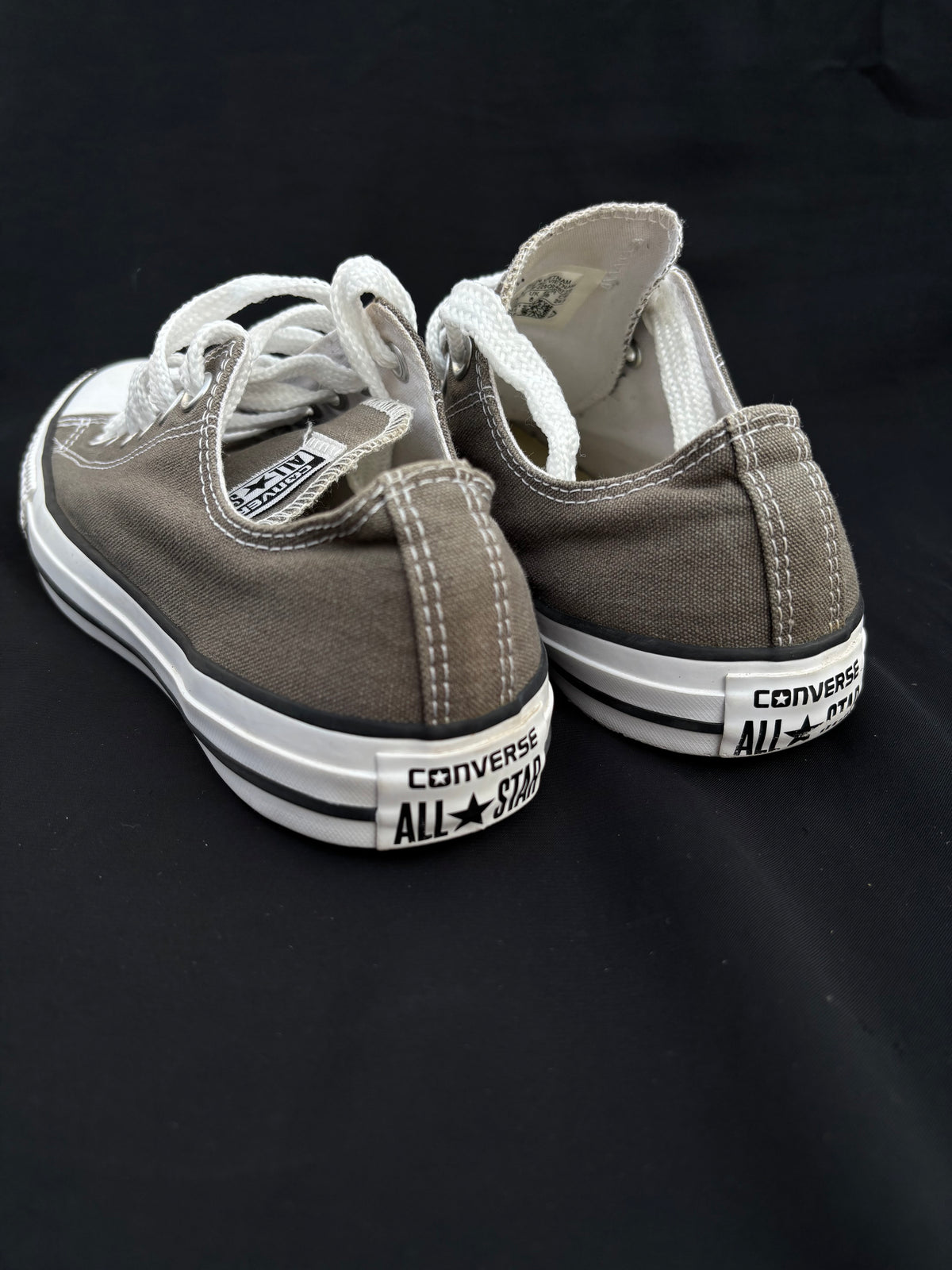 Grey lowtop converse — preloved, excellent condition, photo 3 of 3
