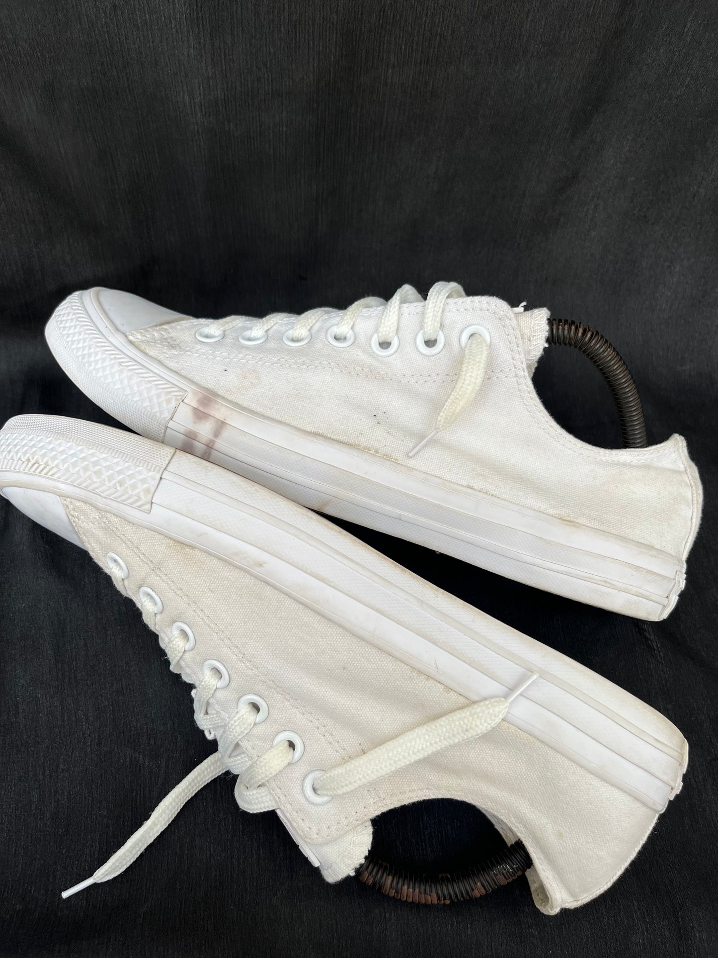 Full white lowtop converse