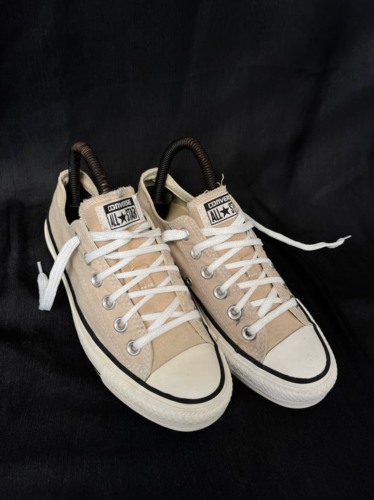 Beige lowtop converse (41)