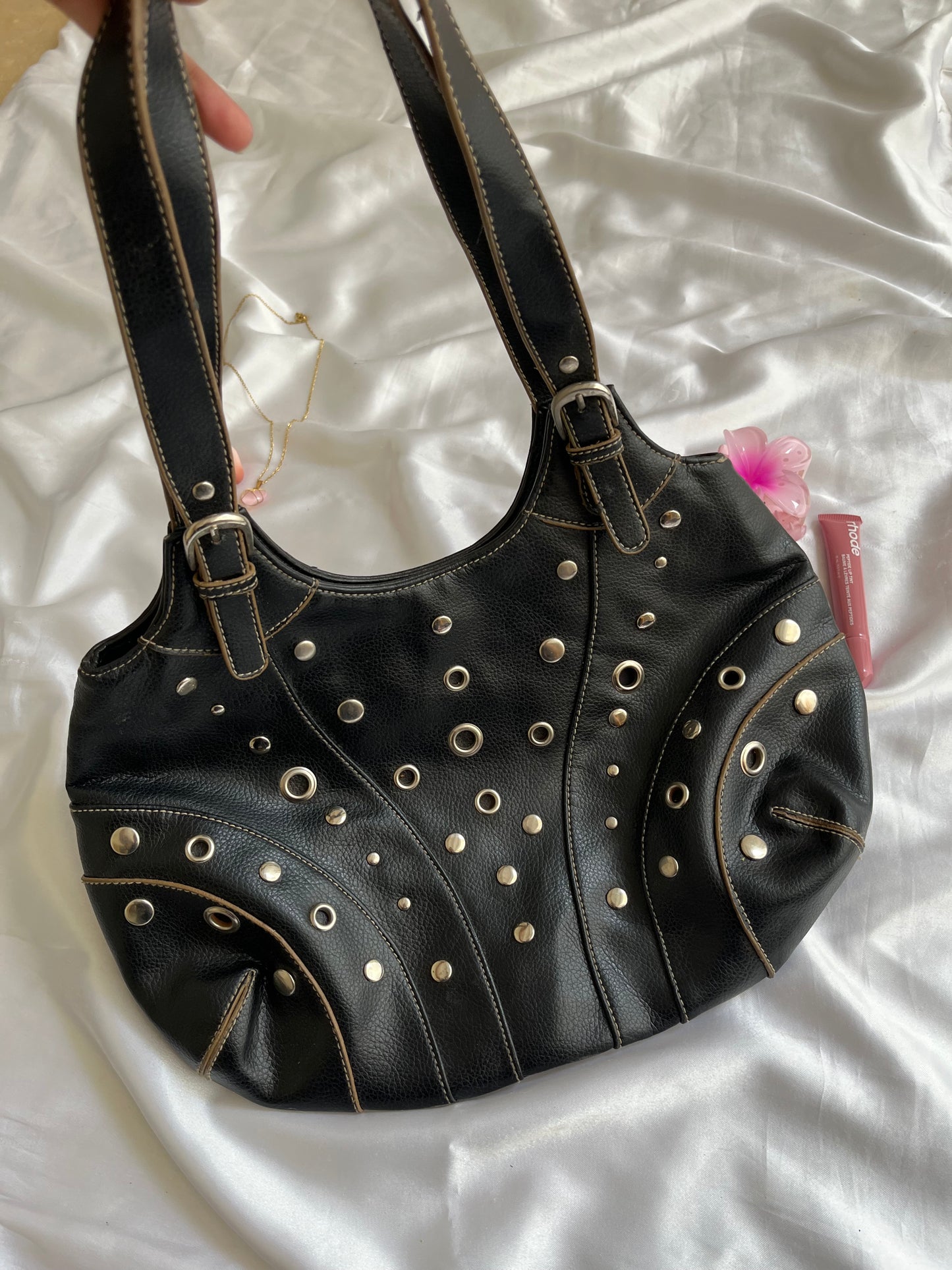 Leather shoulder bag drop