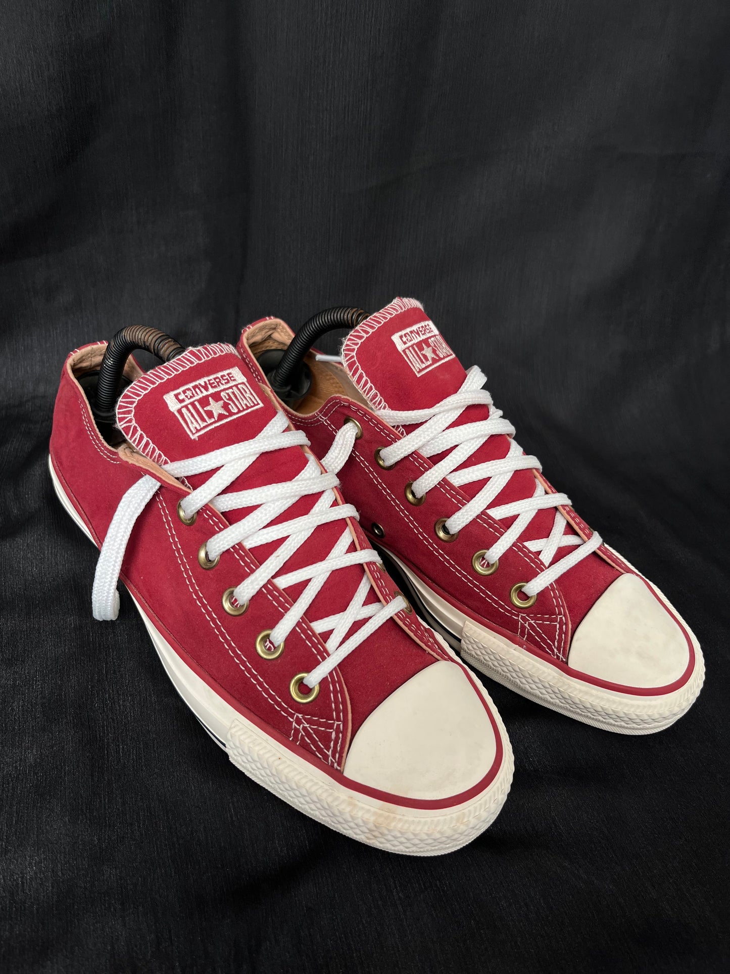 Maroon lowtop converse