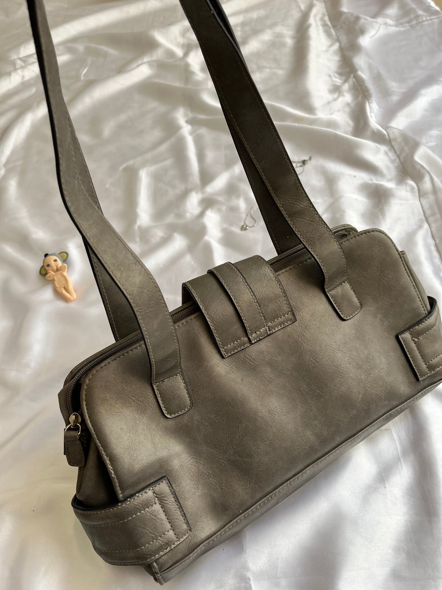Earthy bag drop