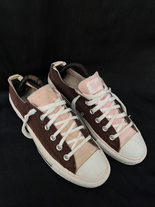 Dark brown lowtop converse
