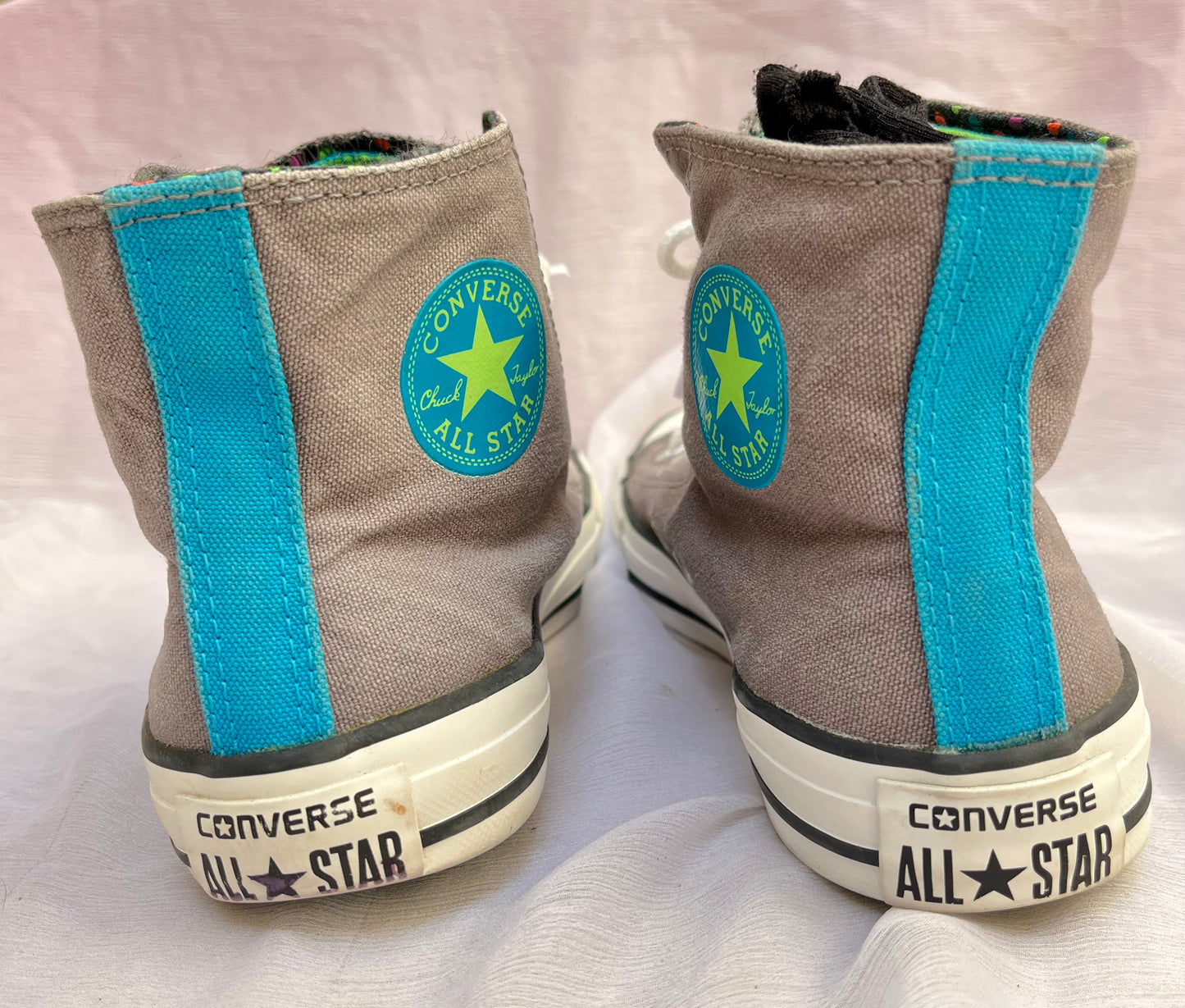 Grey two folds  polka dots chuck Taylor HI