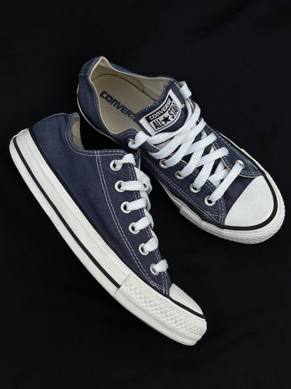 Blue lowtop converse — preloved, photo 2 of 3