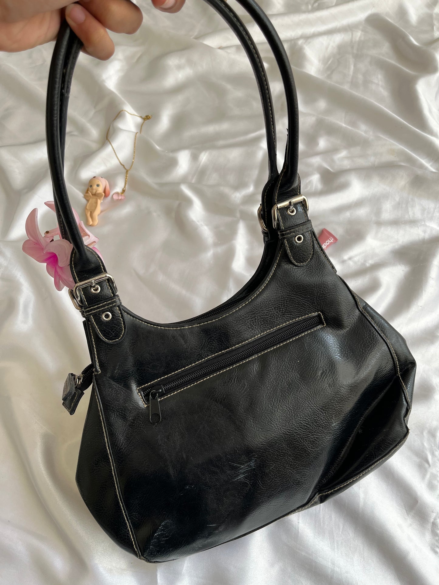 Leather shoulder bag drop