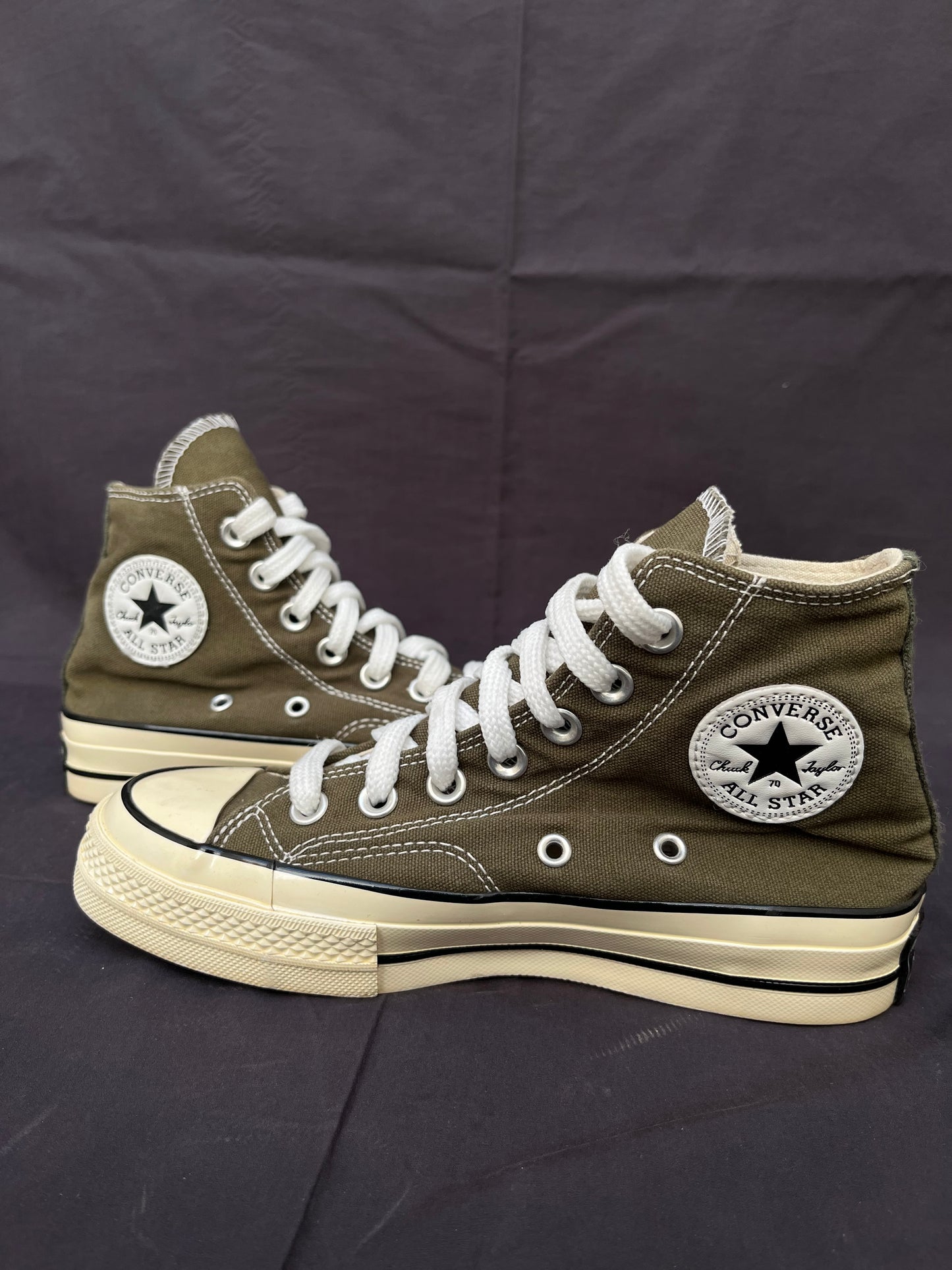 Olive green chuck Taylor Hightop n lowtop