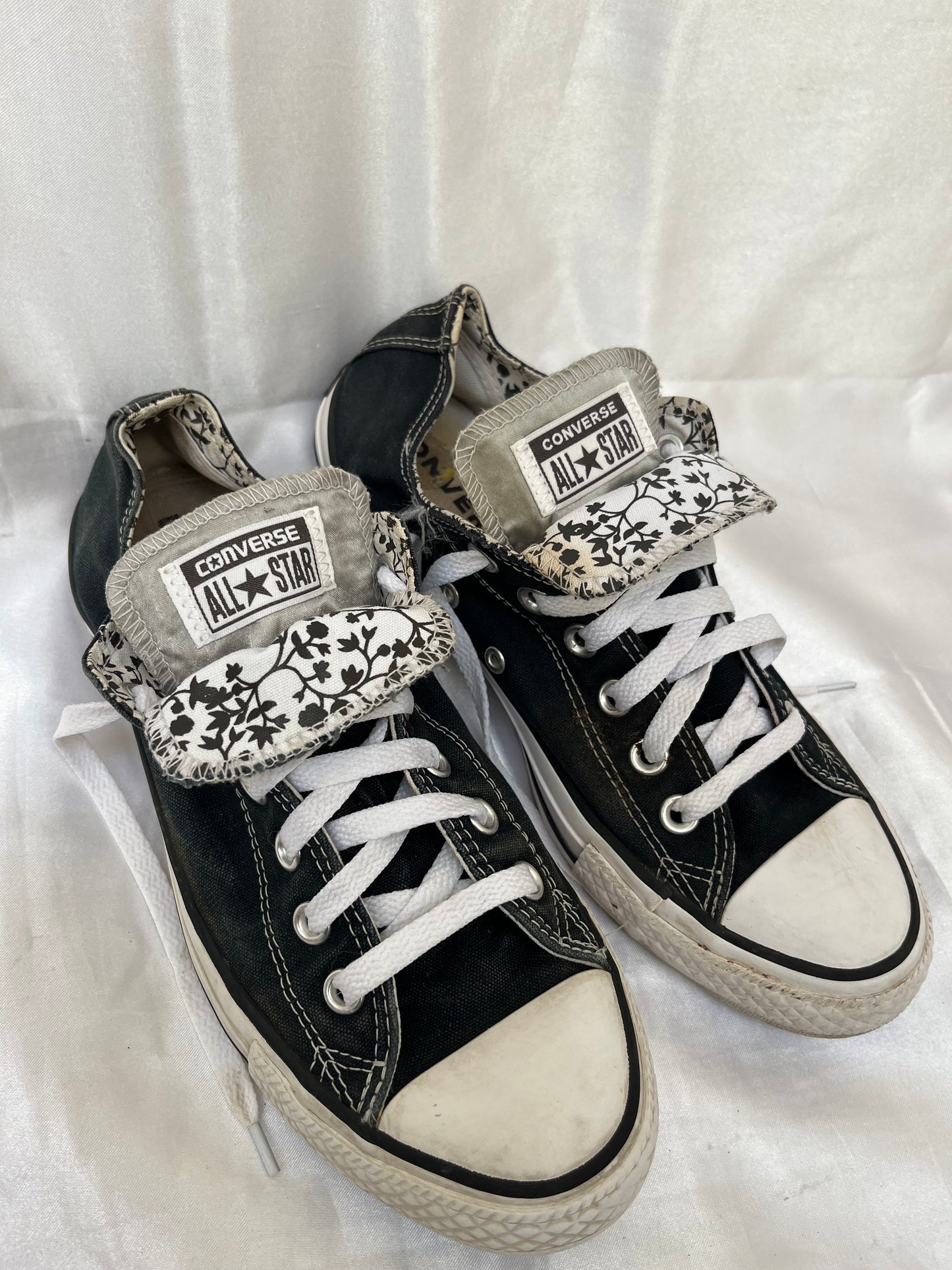Special edition doted black lowtop converse