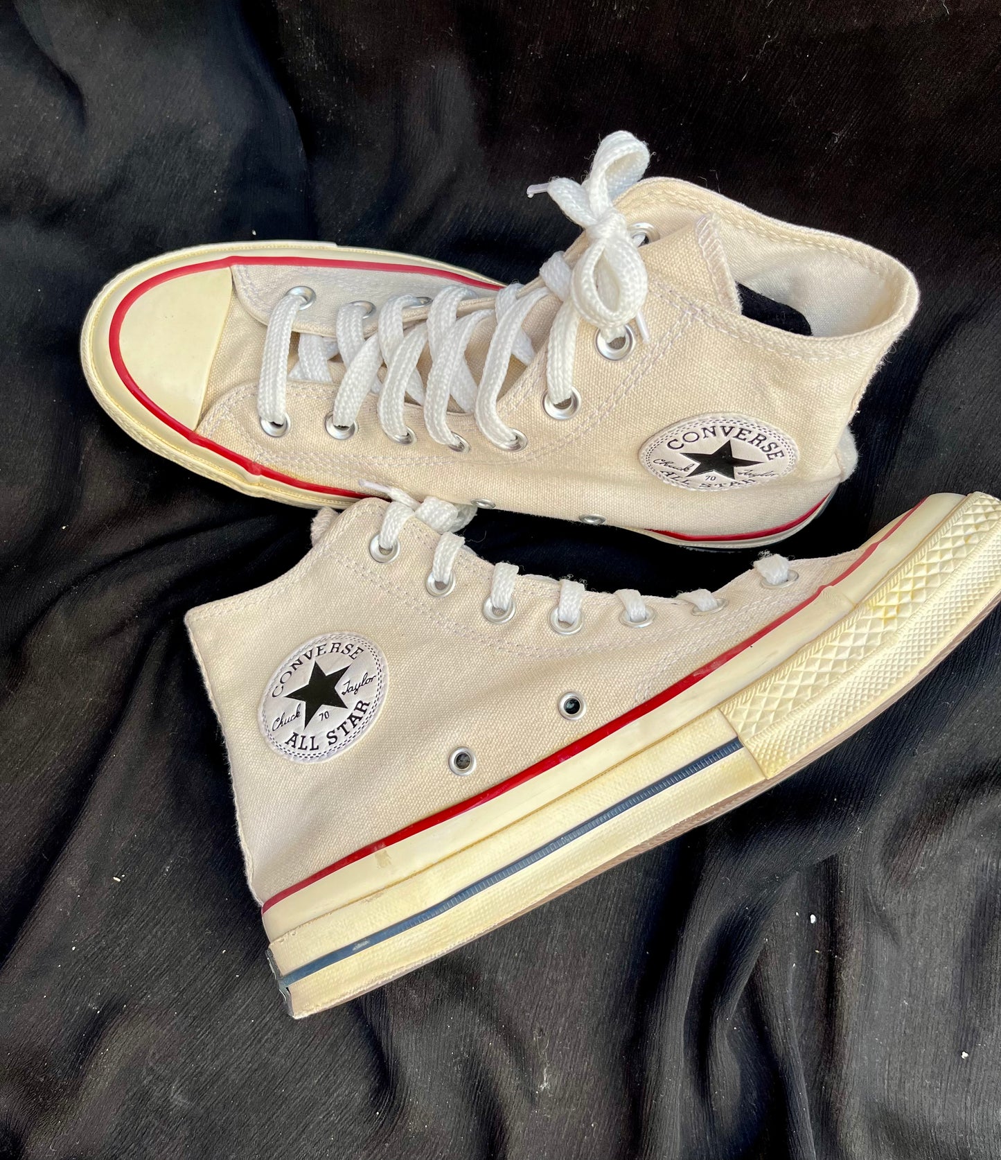 Beige hightop converse 37
