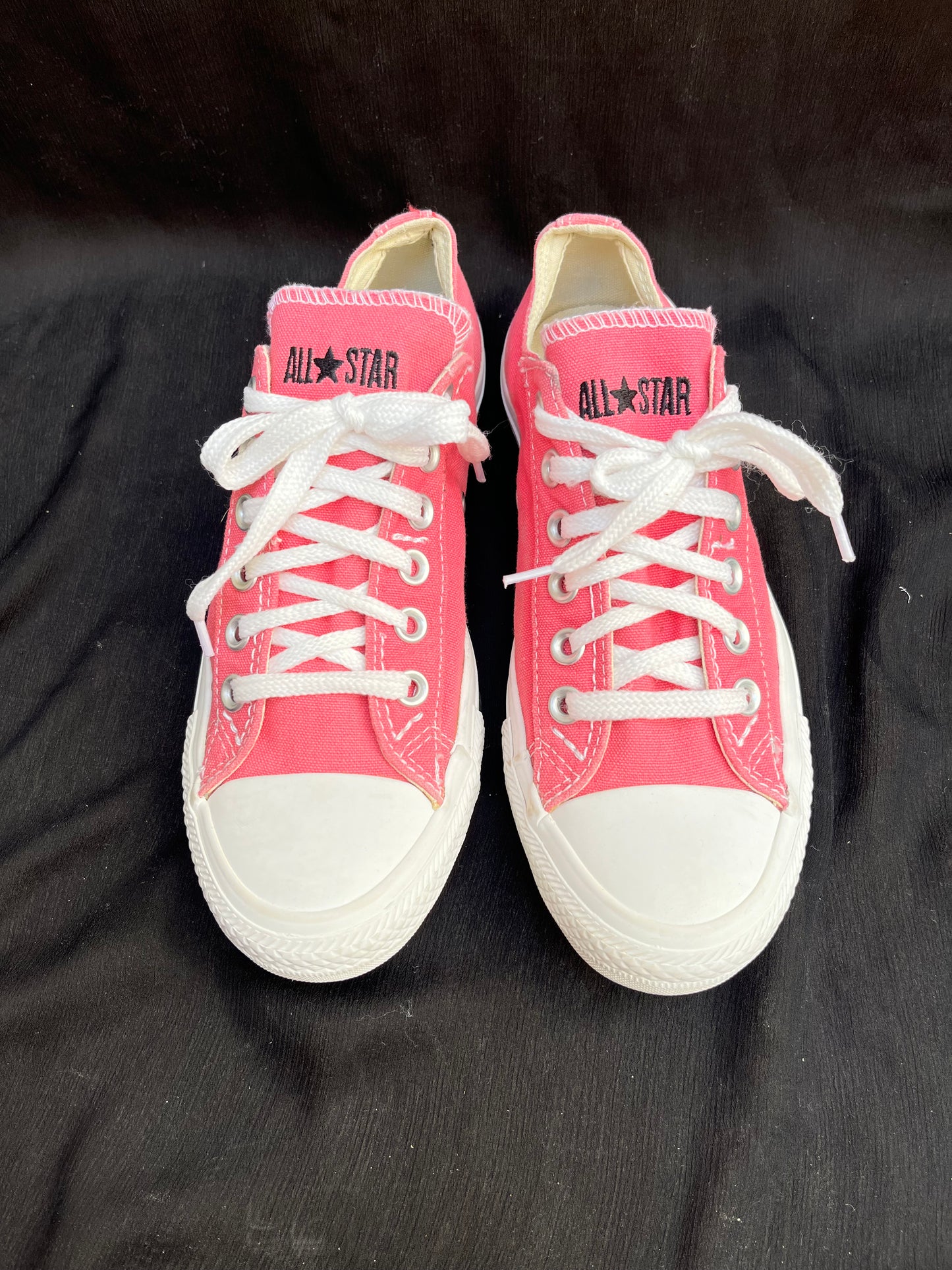 Pink lowtop converse