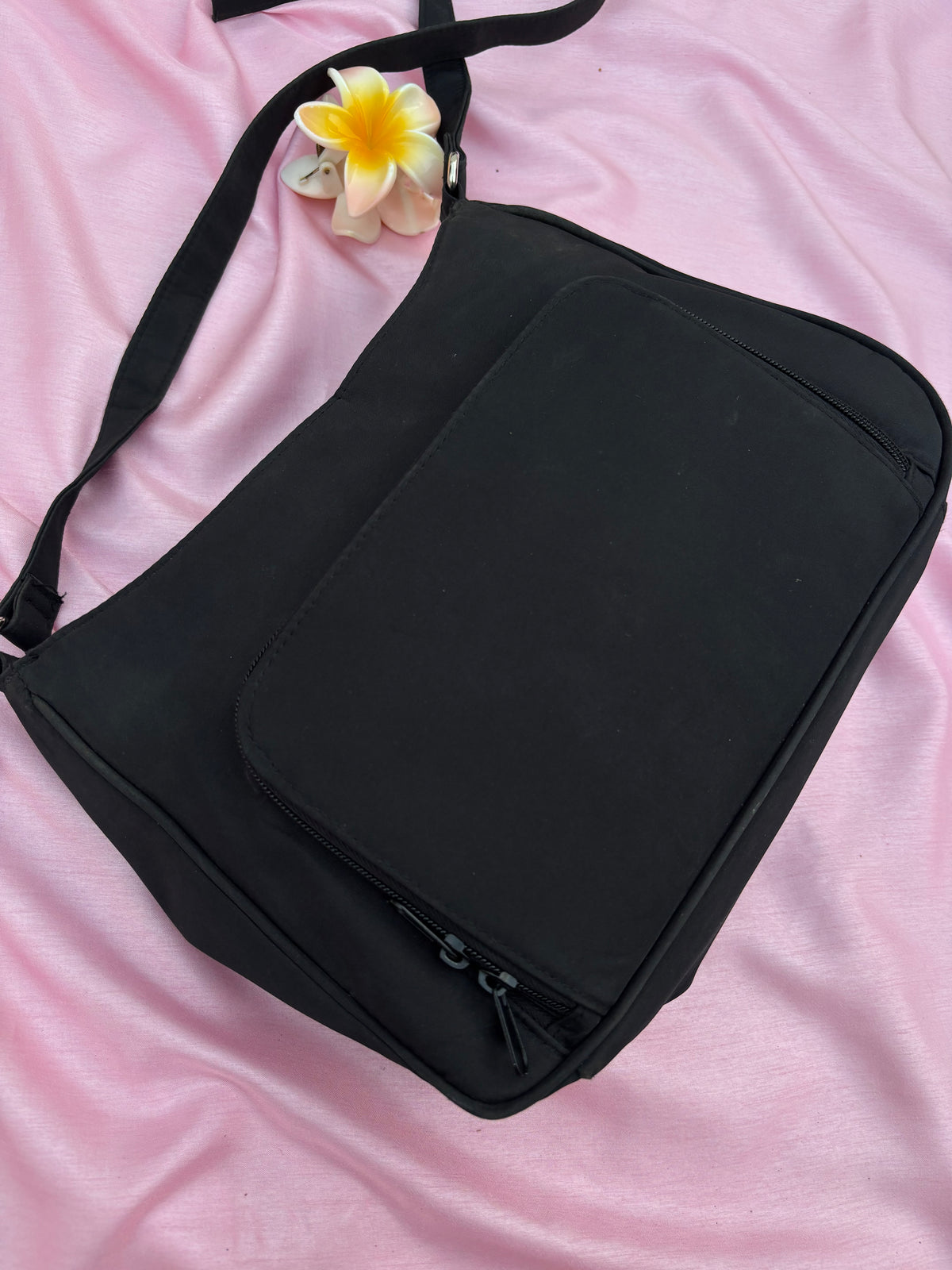 Black uni bag