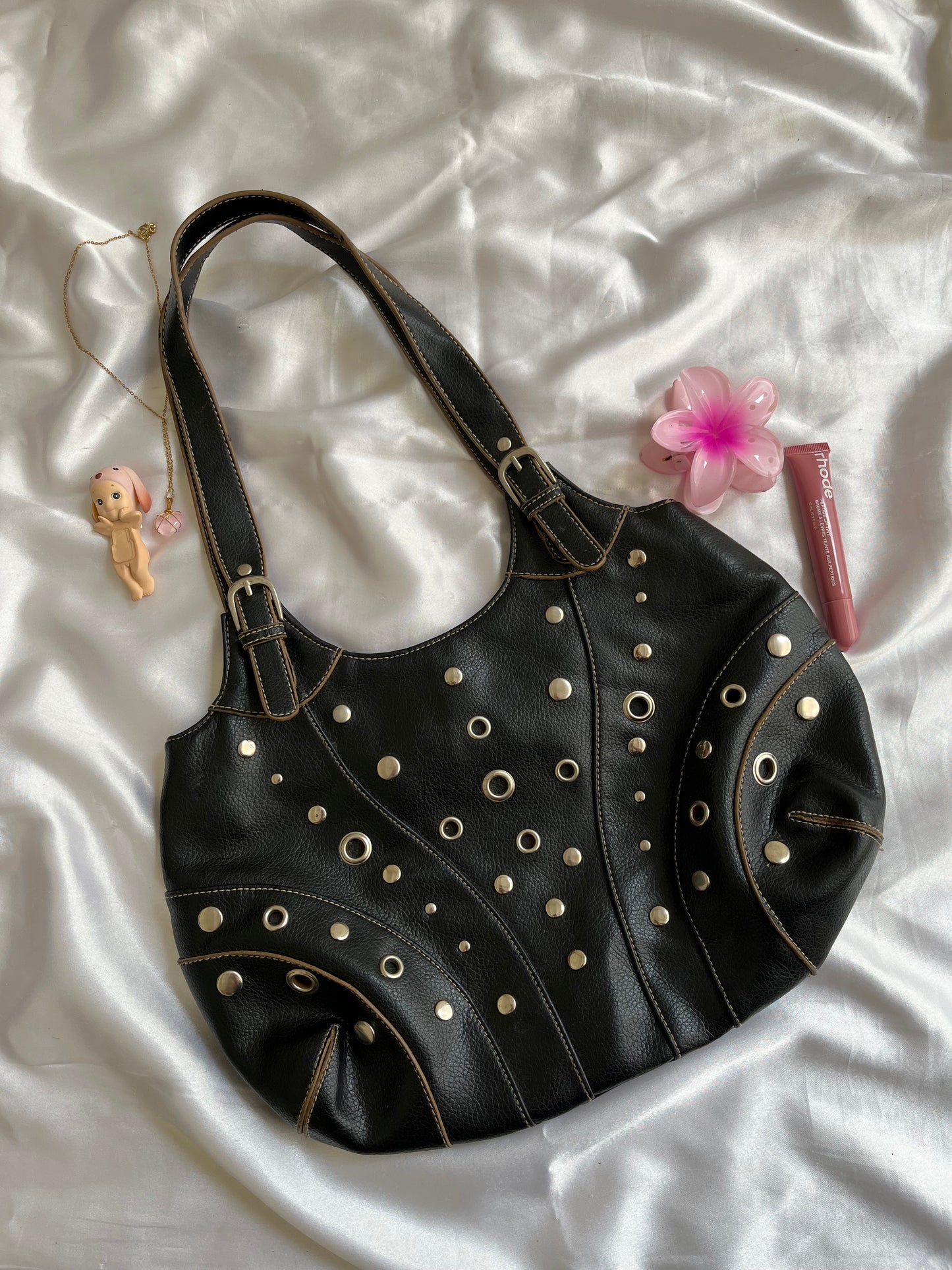 Leather shoulder bag drop