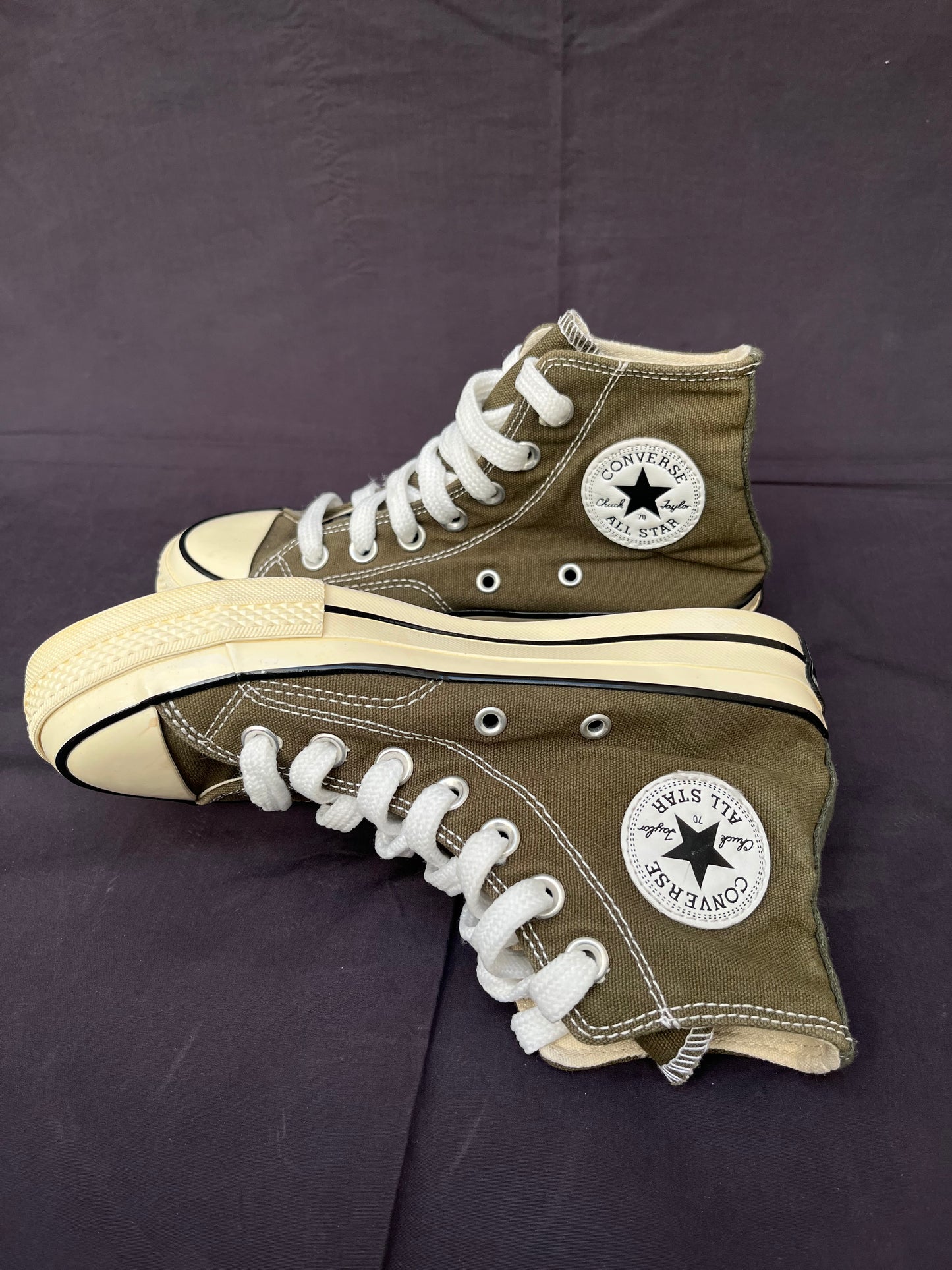 Olive green chuck Taylor Hightop n lowtop