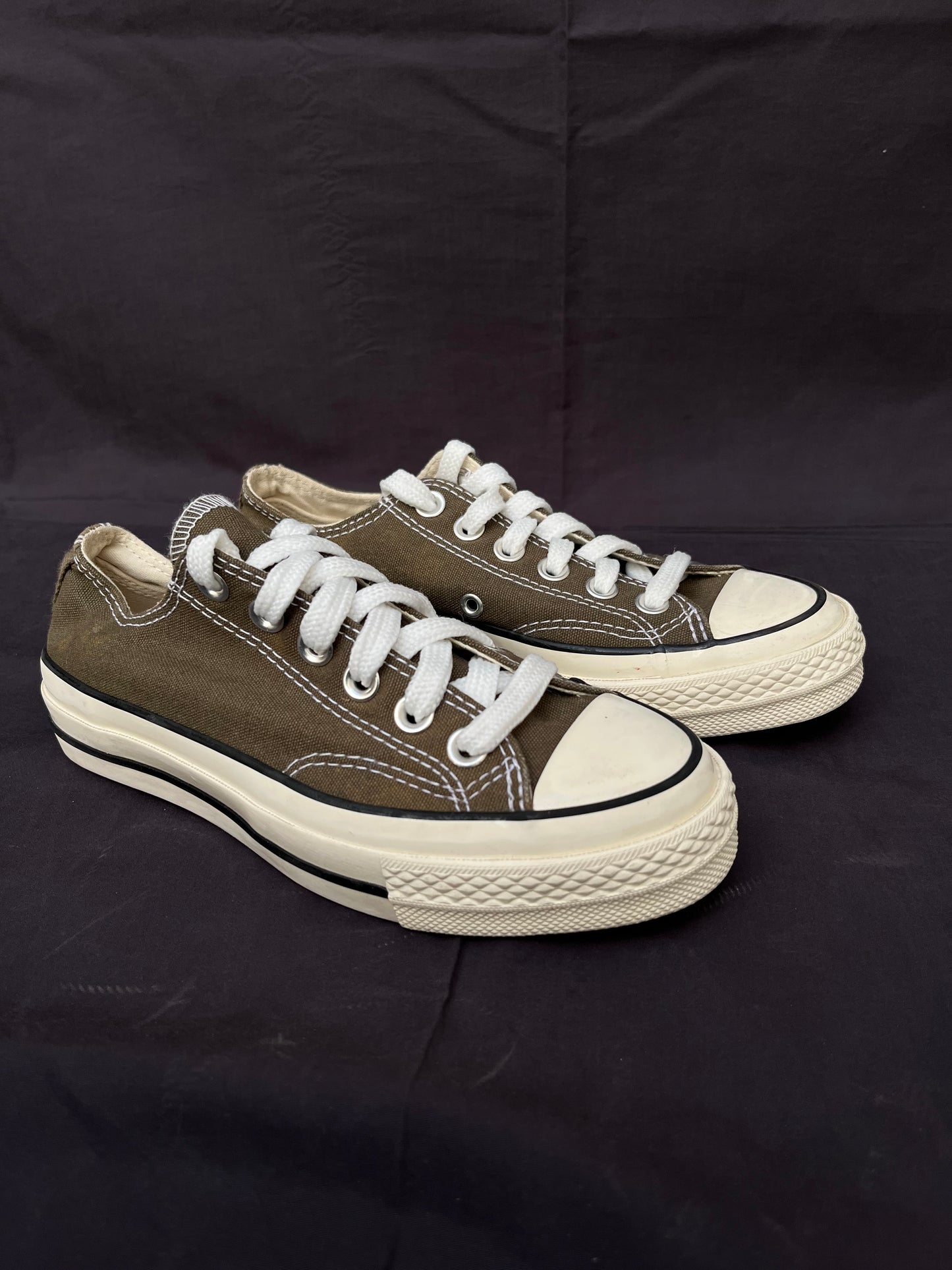 Olive green chuck Taylor Hightop n lowtop