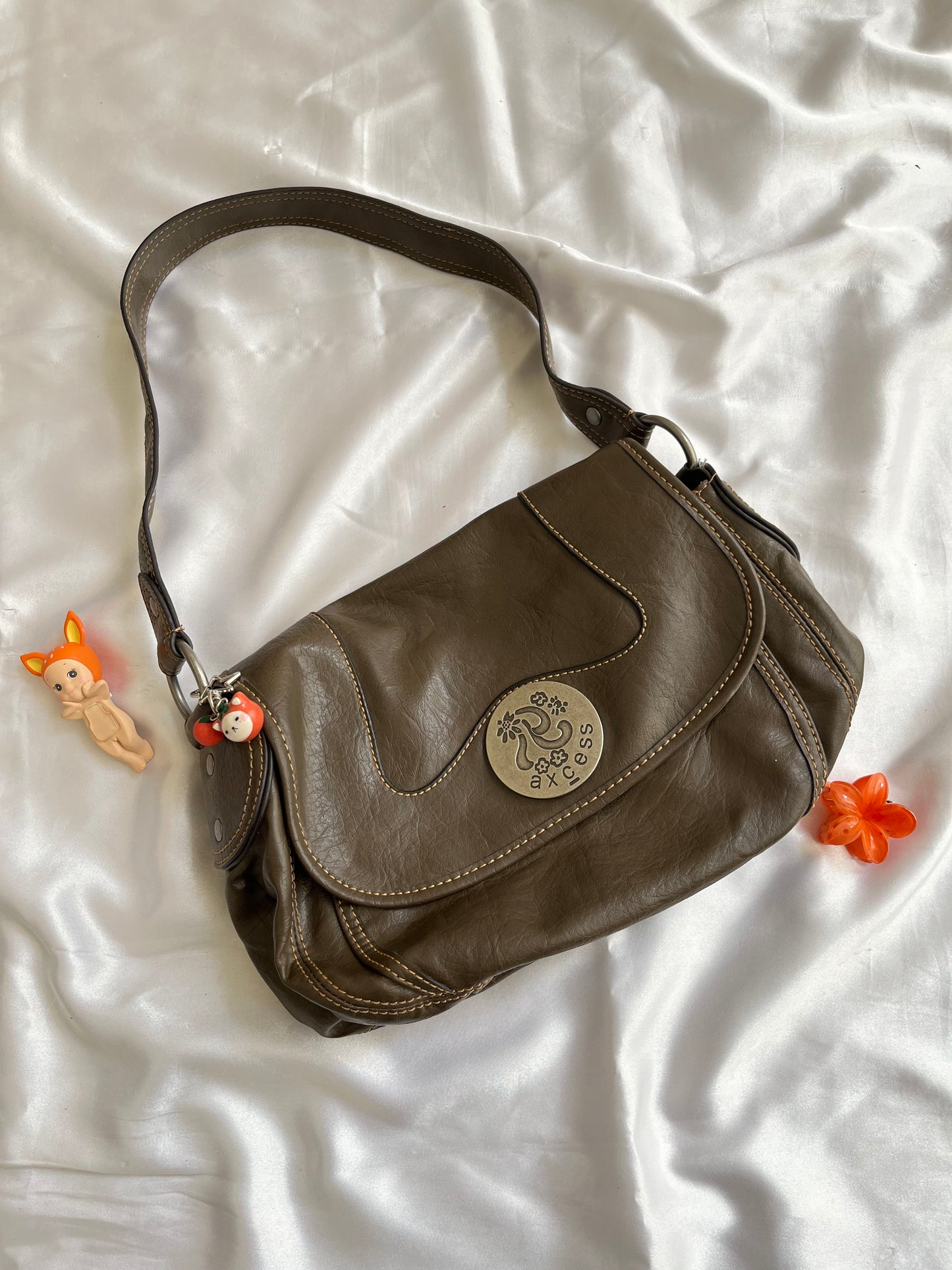 Earthy bag drop