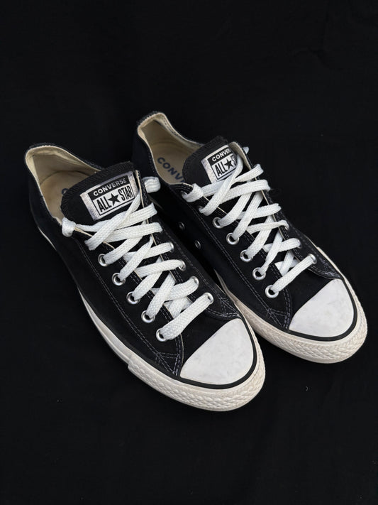 Black lowtop converse — preloved, photo 1 of 3