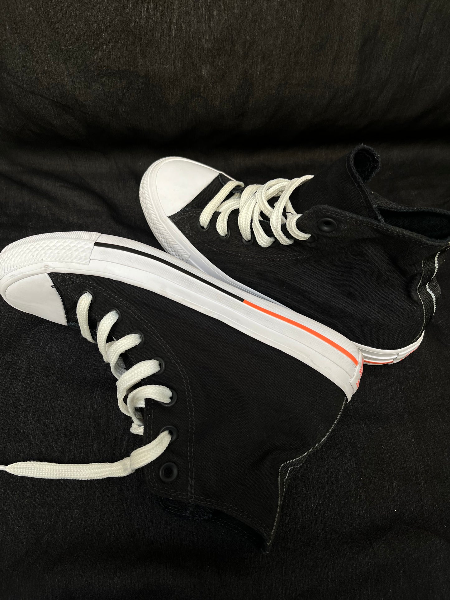 New Rare black hightops (37.5)