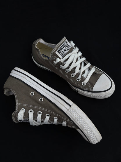 Grey lowtop converse — preloved, excellent condition, photo 2 of 3