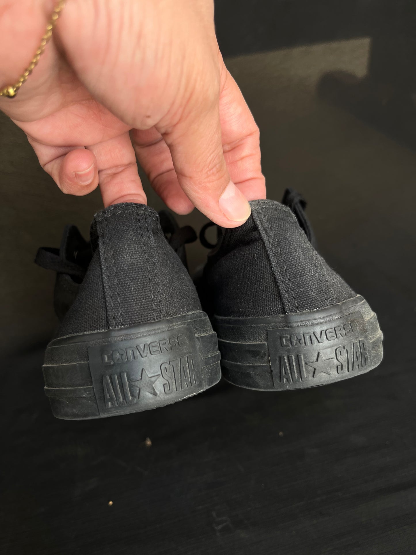 Full black lowtop converse