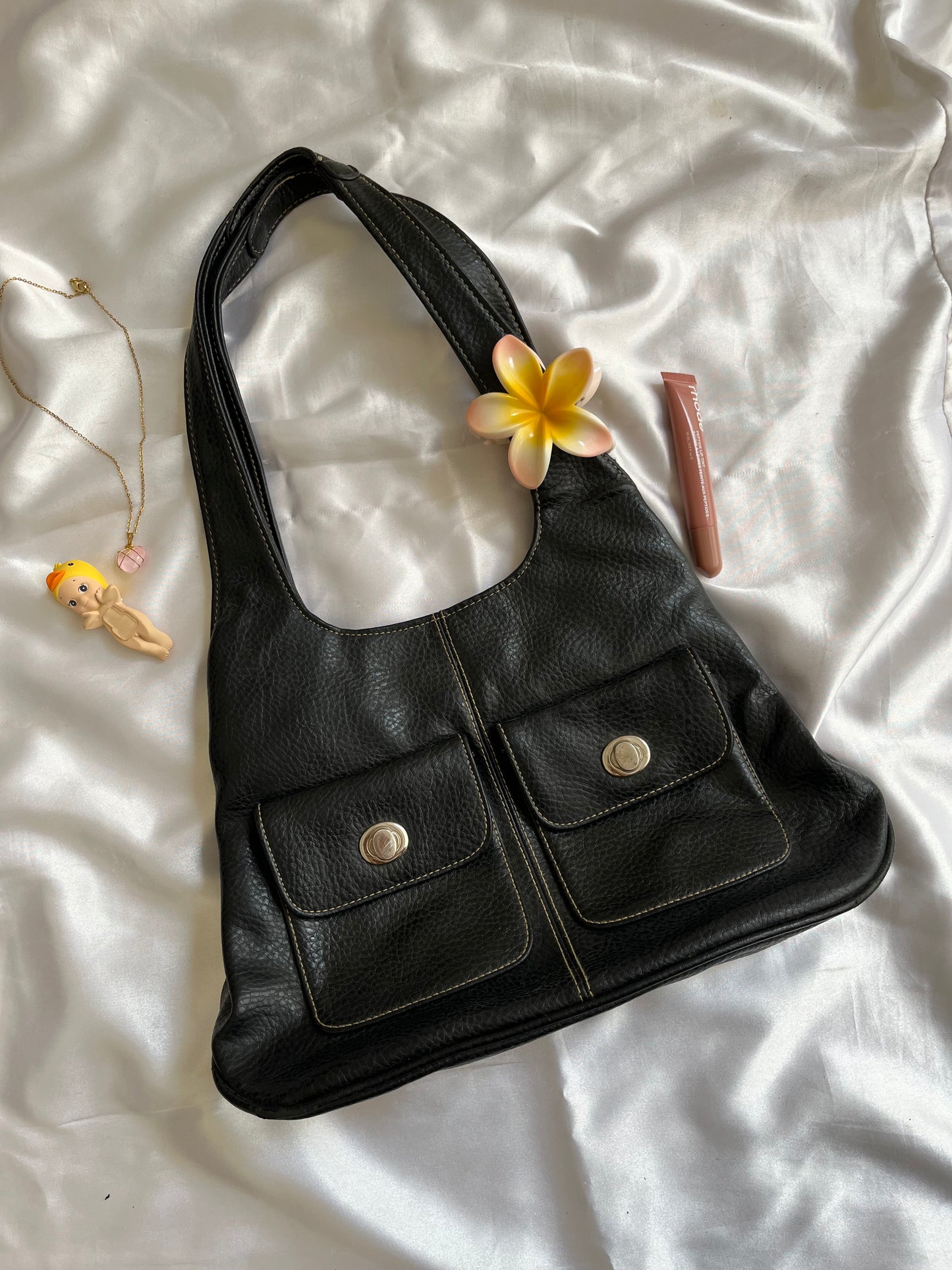 Leather shoulder bag drop