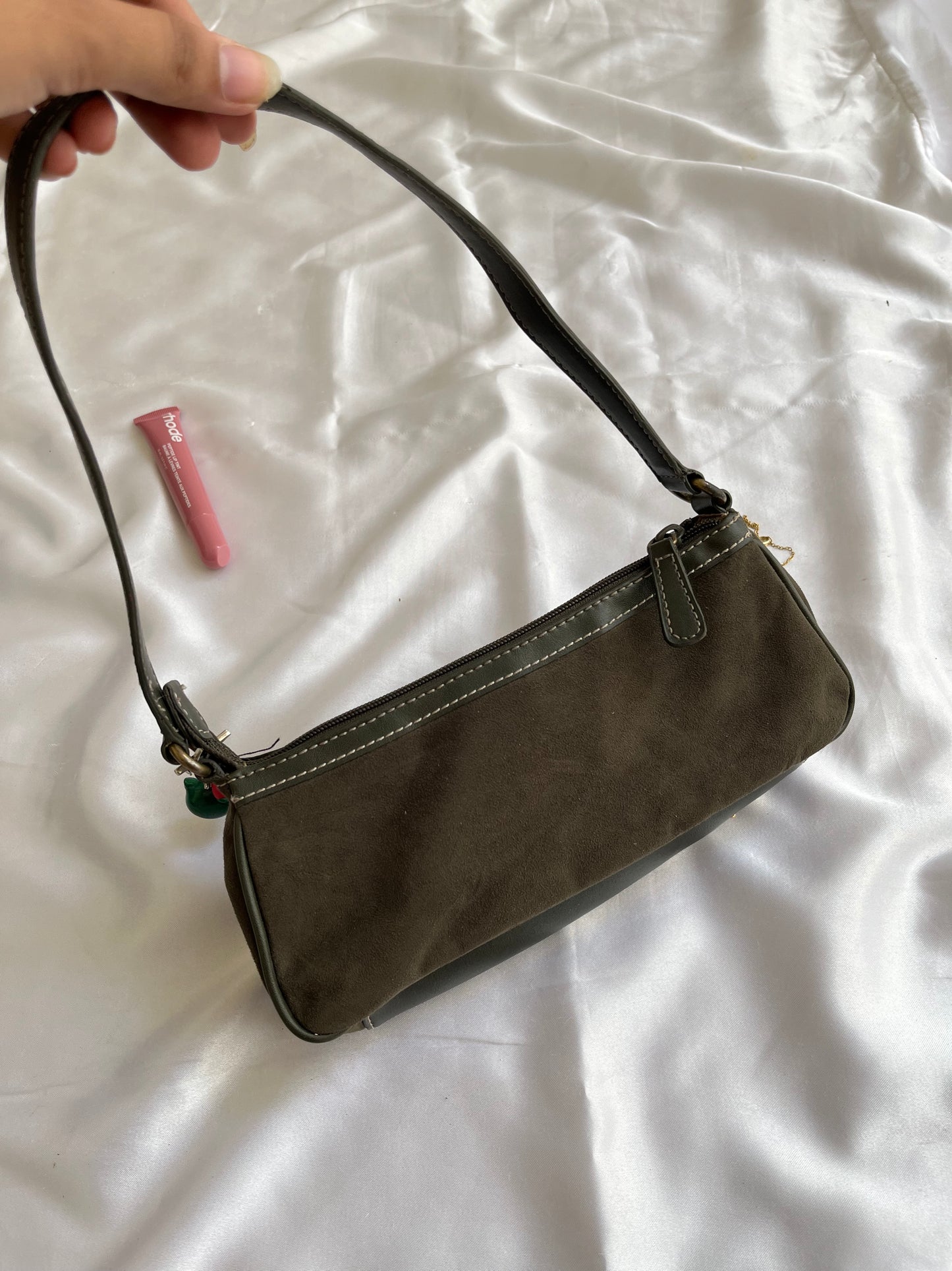 Earthy bag drop
