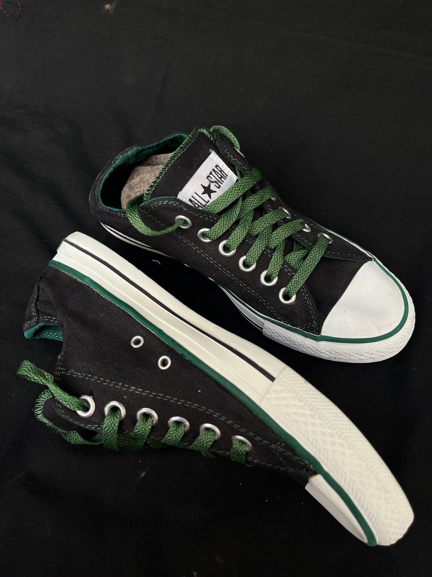 Black n green low top 37.5