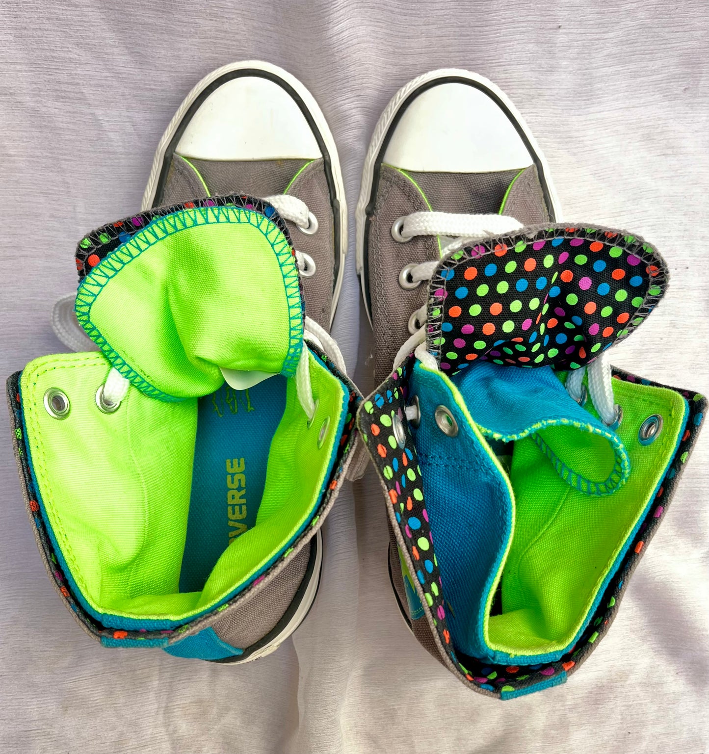 Grey two folds  polka dots chuck Taylor HI