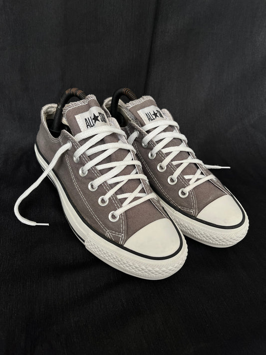 Grey lowtop converse