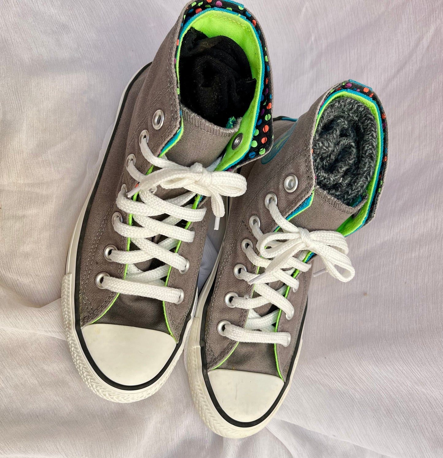 Grey two folds  polka dots chuck Taylor HI