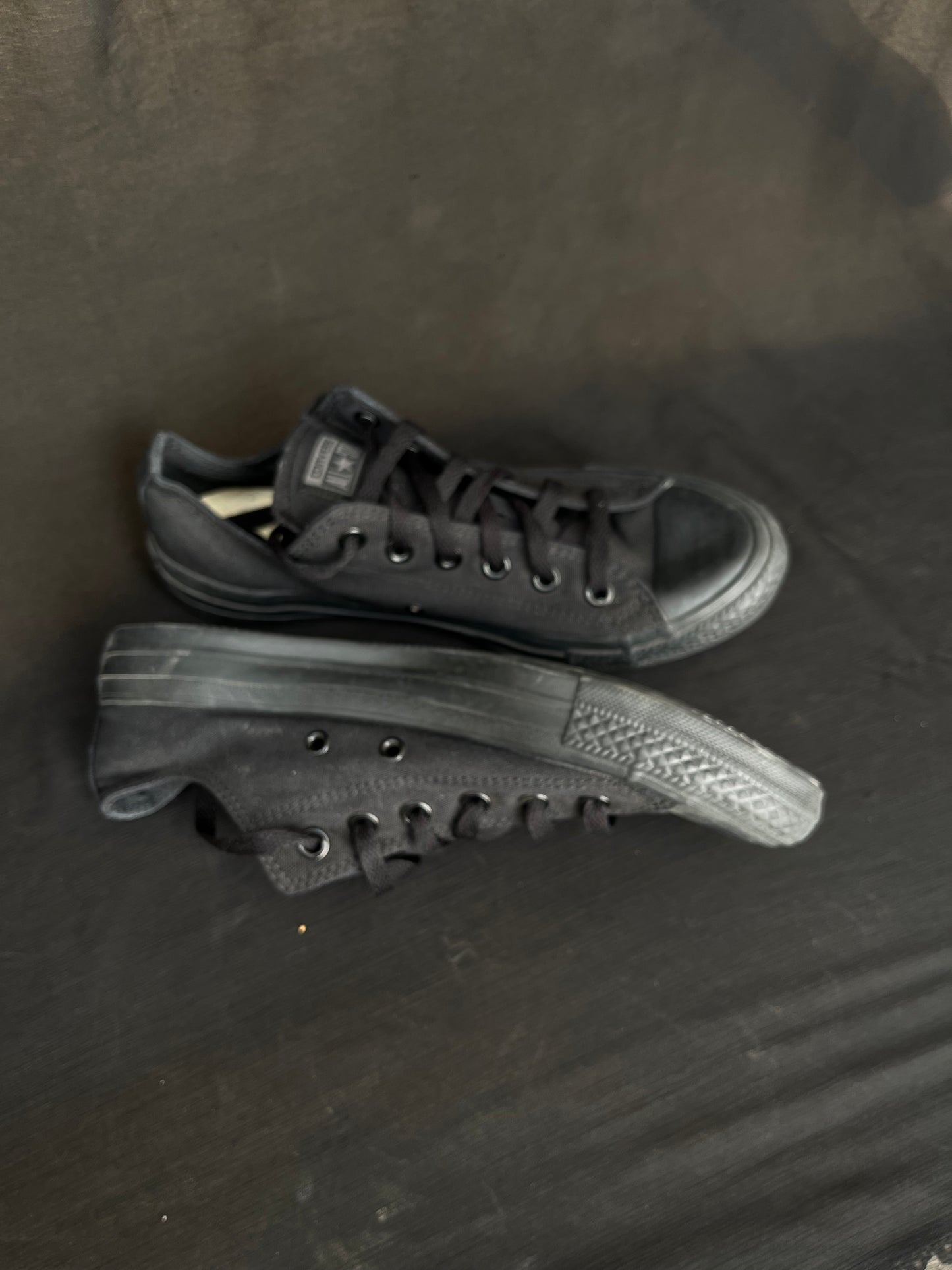 Full black lowtop converse