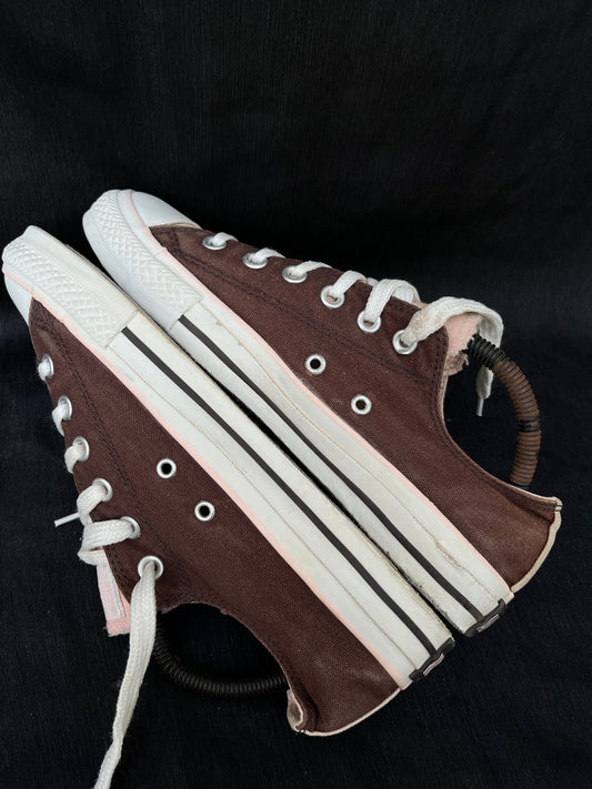 Dark brown lowtop converse