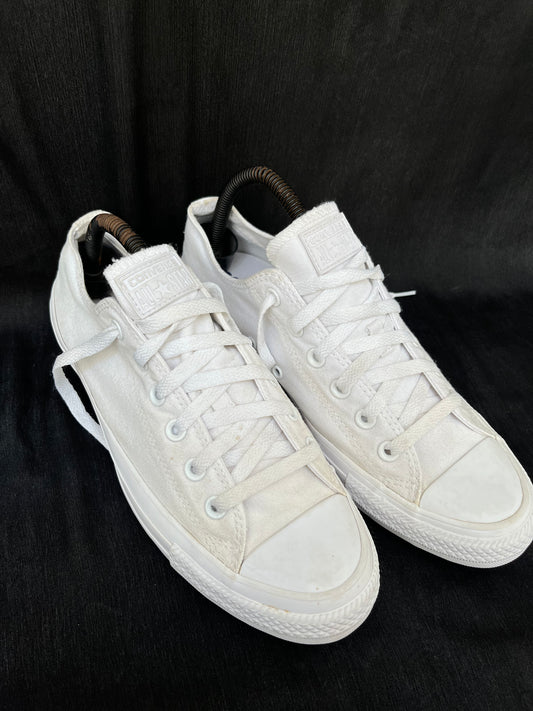 Full white lowtop converse