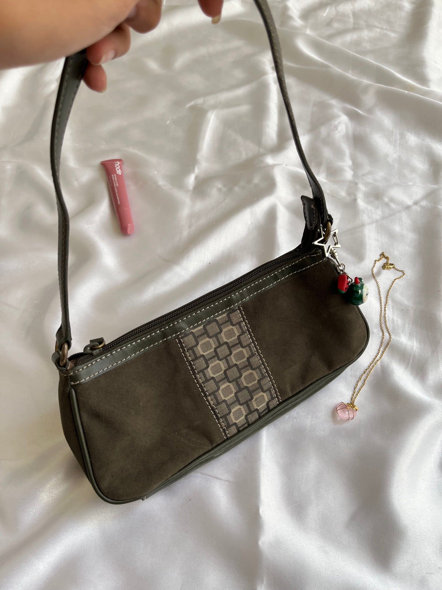 Earthy bag drop
