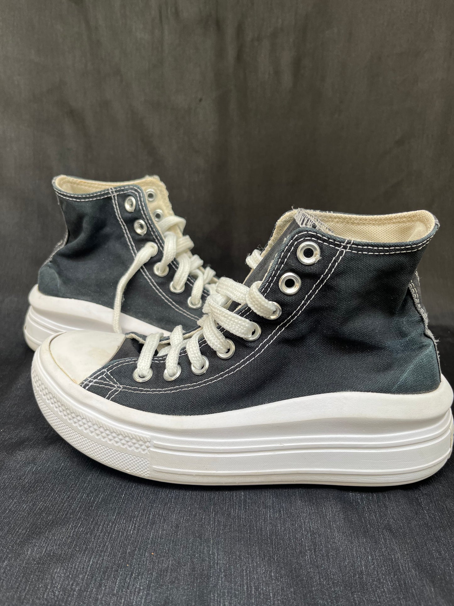 Platform black hightops