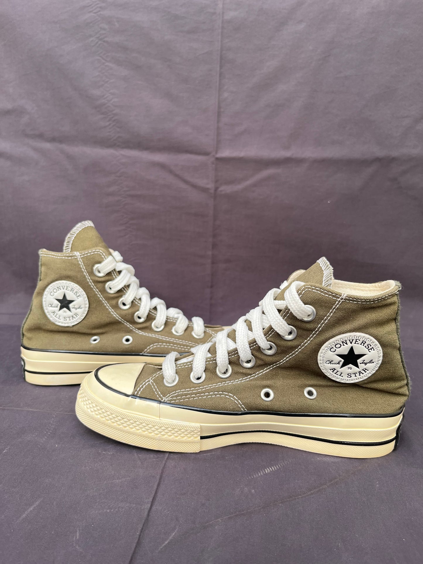 Olive green chuck Taylor Hightop n lowtop