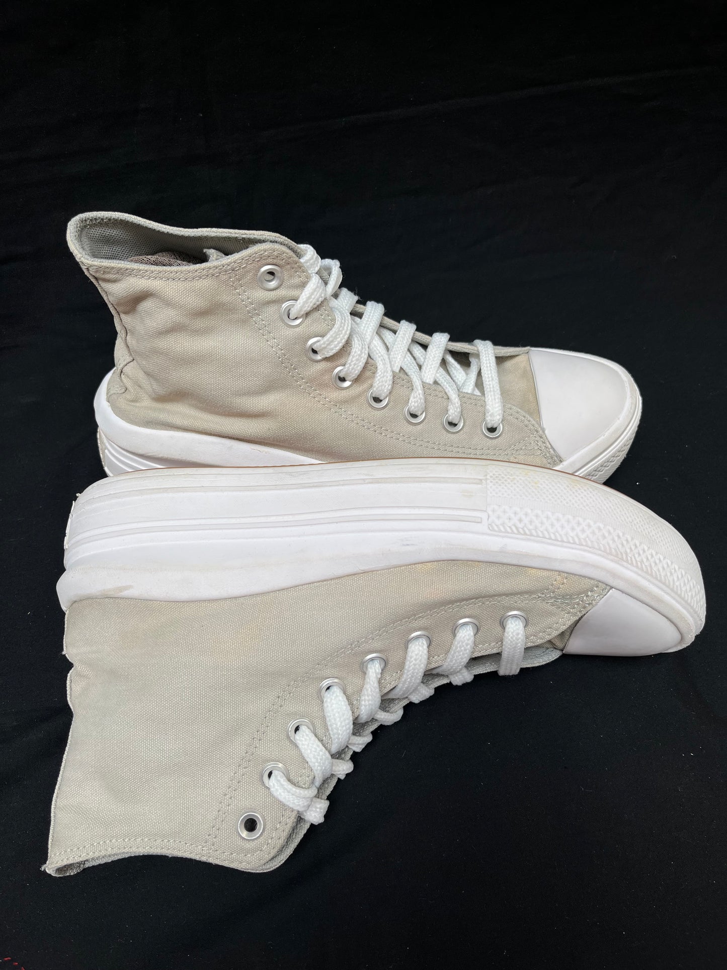 Beige hightop move