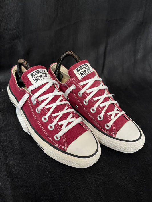 Maroon lowtop converse