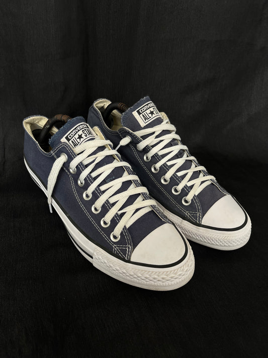 Blue lowtop converse